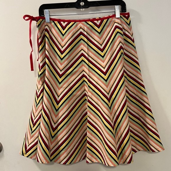 Ann Taylor Loft Womens Red Multicolor Chevron Stripe Retro Flared Skirt Size 8 - Picture 3 of 7